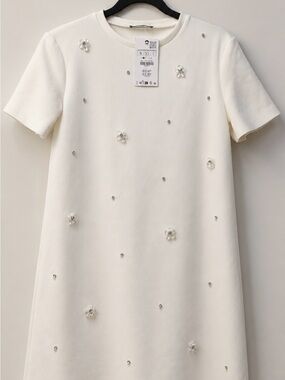 NEW' White ivory Embellished Flower Shift Dress SIZE SMALL